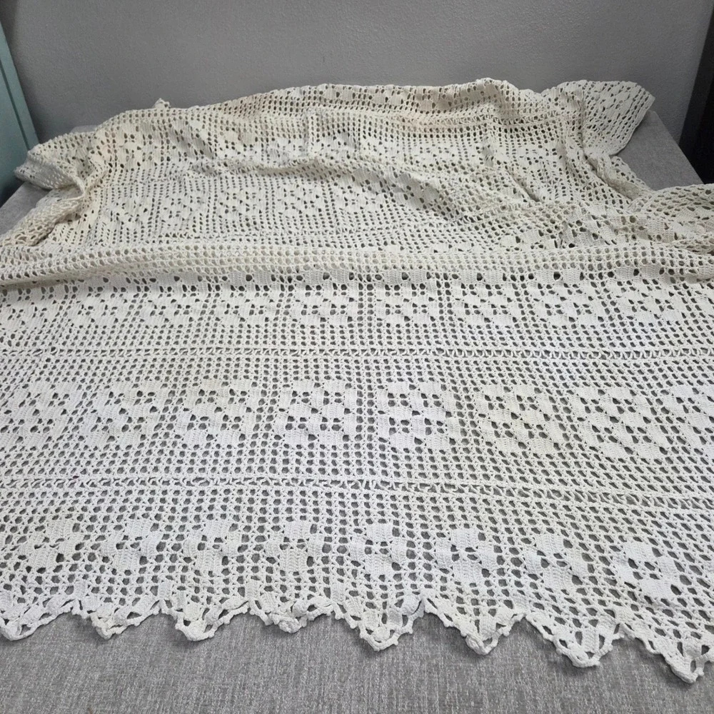 Vintage Handmade Cream Crochet Lace Tablecloth Scalloped Edge Cottagecore Farm
